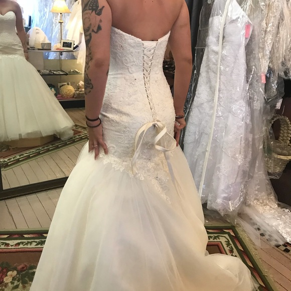 Alfred Angelo Wedding Gown size 6 - Picture 4 of 15